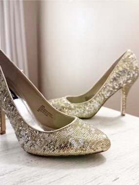 White House Black Market Gold Sequin Stiletto Pumps size 8